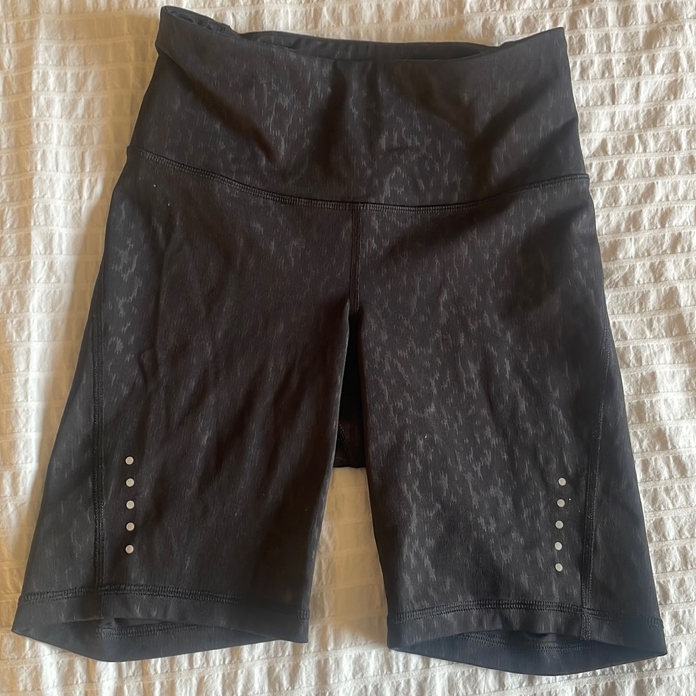 Of navy black patterned biker shorts